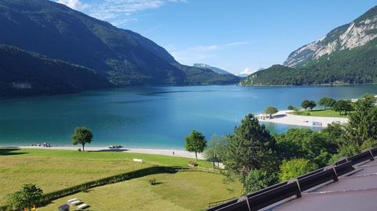 Chalet Arianna Lejlighed Molveno Eksteriør billede